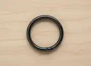 Metal Yaylı Çanta Halkası 4 cm Füme 1